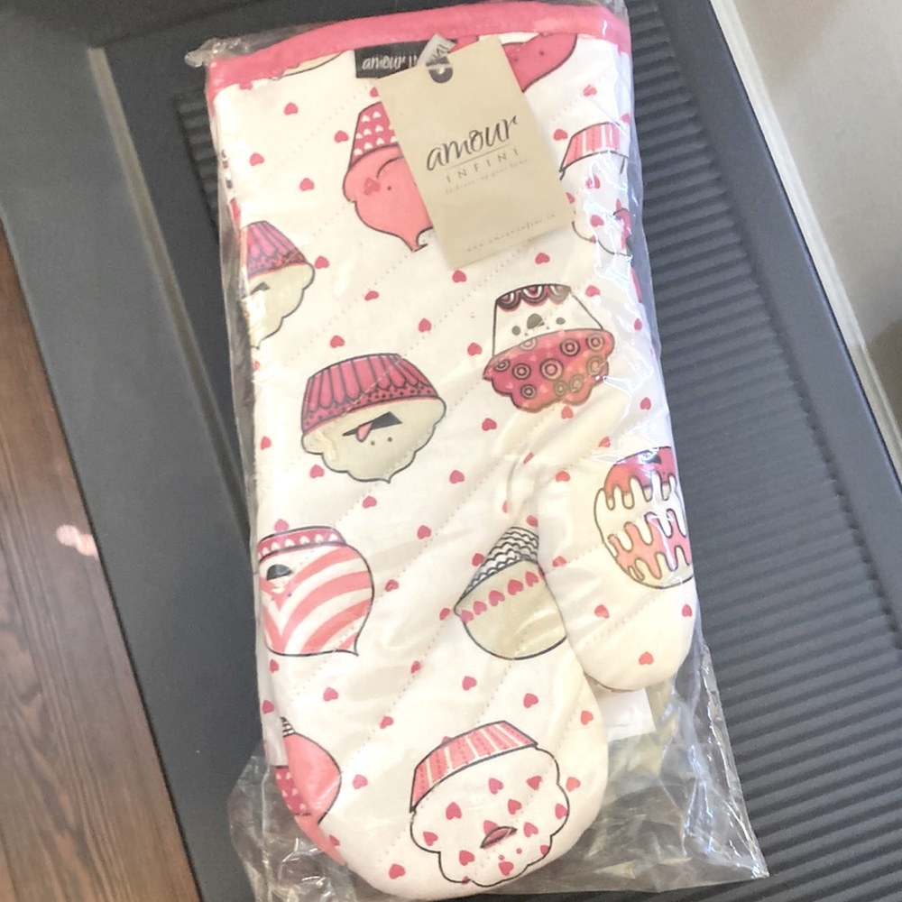 Amour INFINI oven mitts